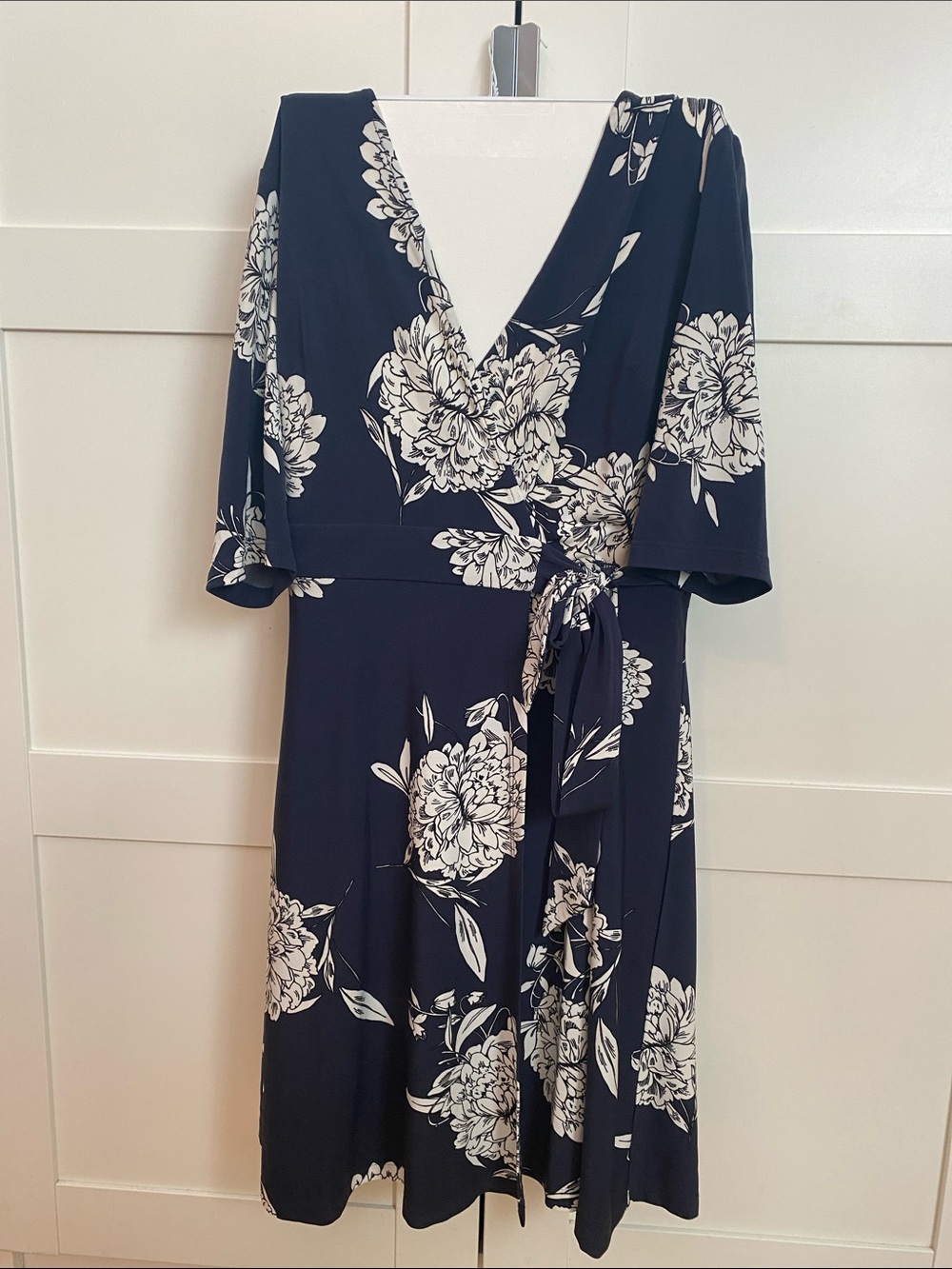 Vince Camuto Blue and White Wrap Midi Dress V-Neck 3/4 Sleeve